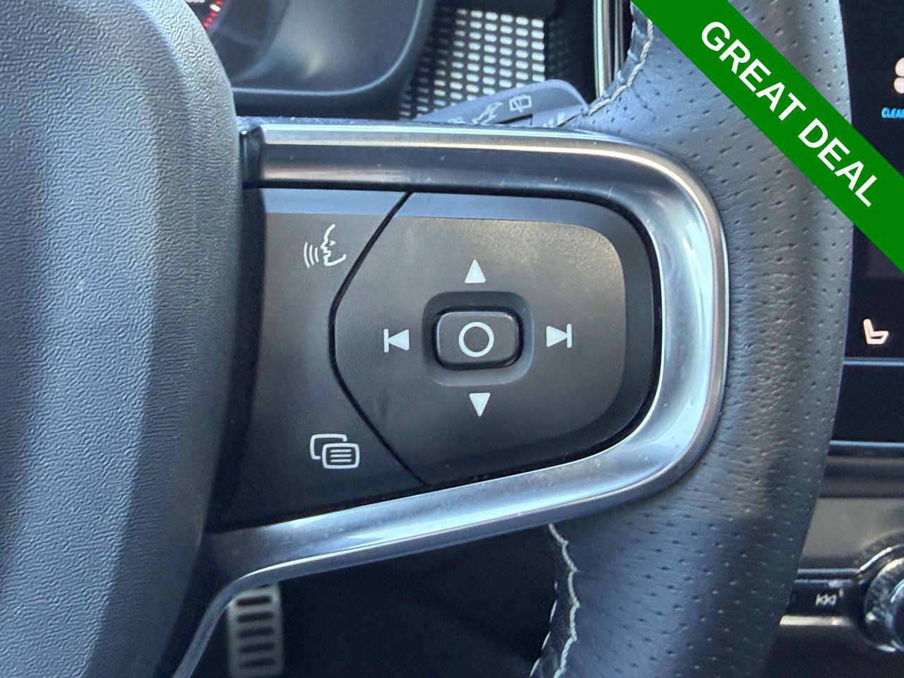 Used 2021 Volvo XC40 T5 R-Design w/ Advanced Package AWD/4WD image 19