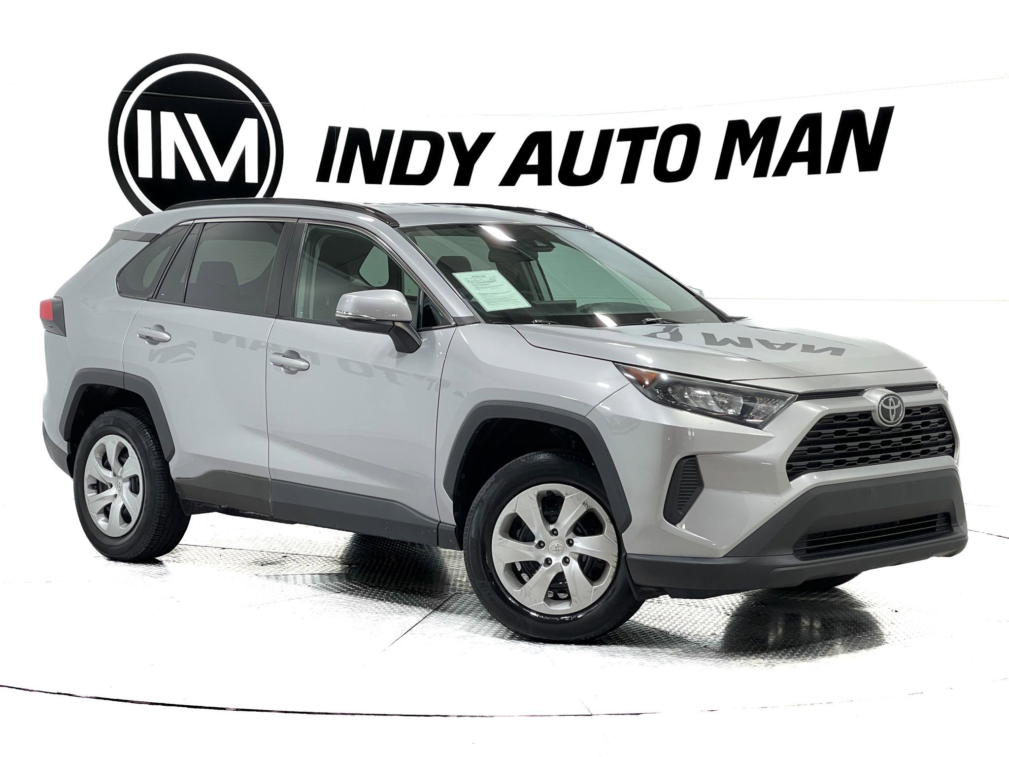 Used 2021 Toyota RAV4 LE w/ Carpet Mat Package (TMS) AWD/4WD image 2