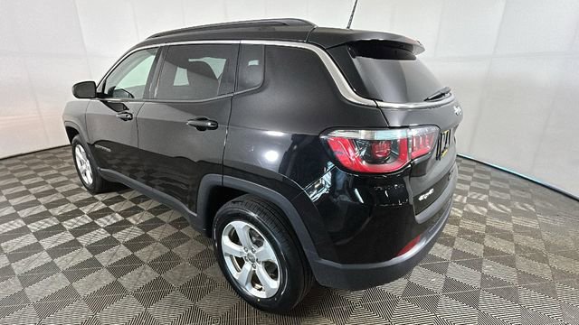 Used 2017 Jeep Compass Latitude w/ Cold Weather Group AWD/4WD image 5