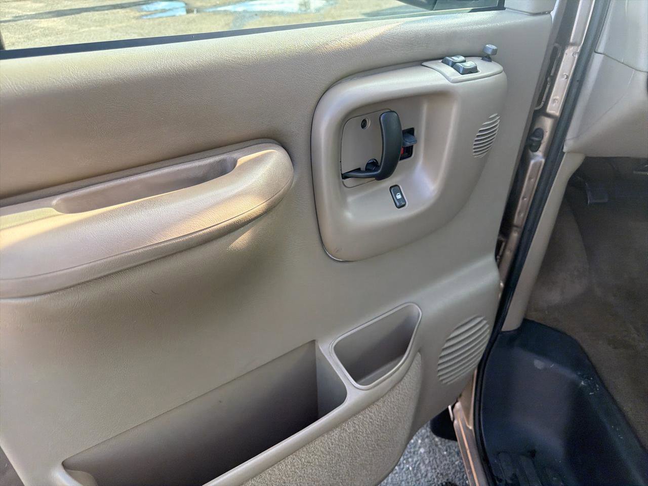 Used 2002 Chevrolet Express 1500 1500 Express Crew w/ LS Preferred Equipment Group RWD image 13