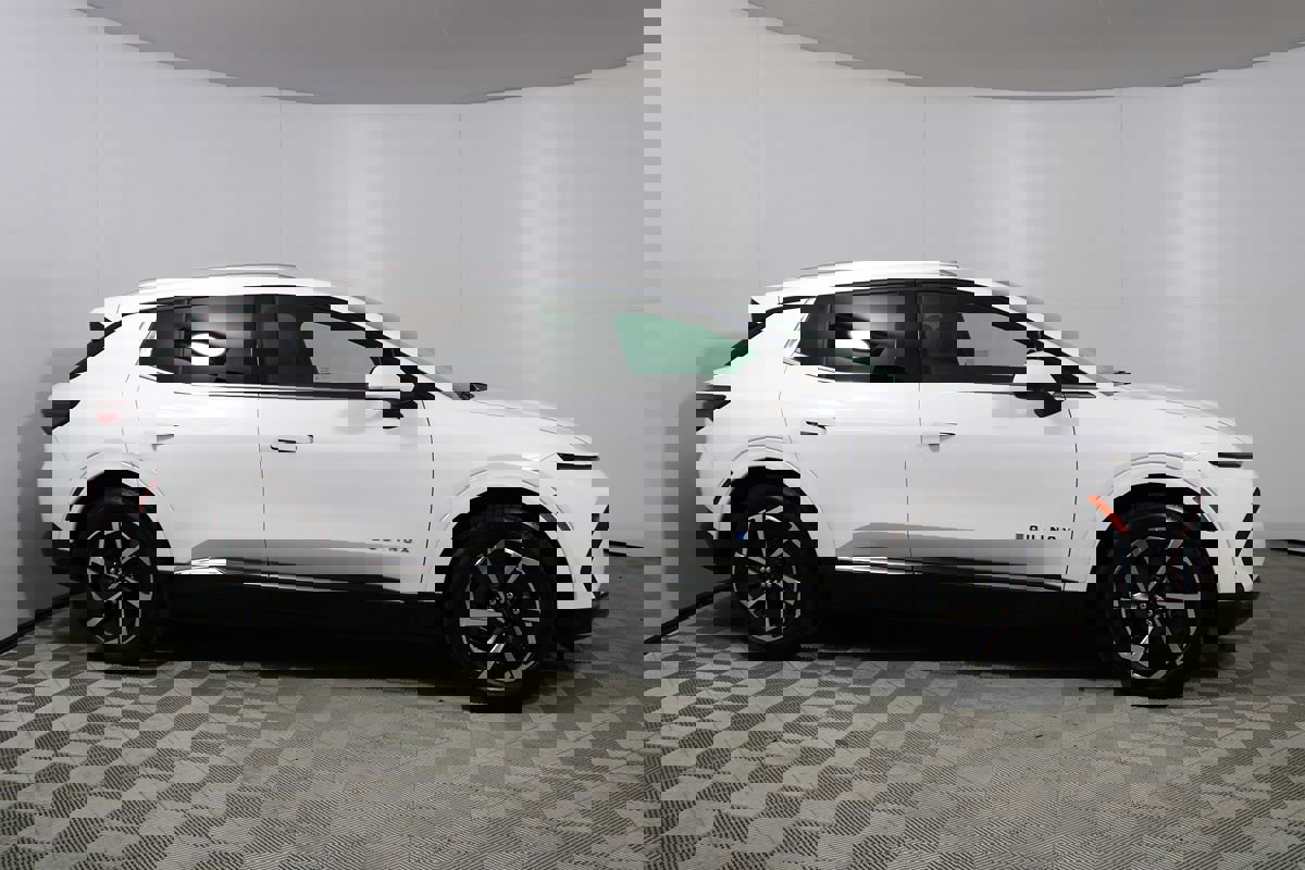 Used 2025 Chevrolet Equinox EV LT w/ Convenience Package image 35