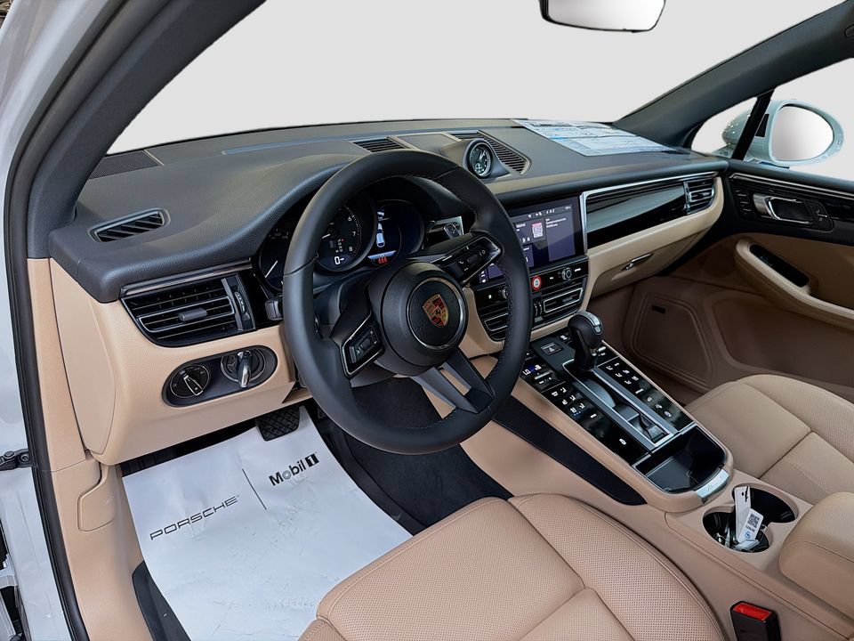 New 2026 Porsche Macan AWD/4WD image 4