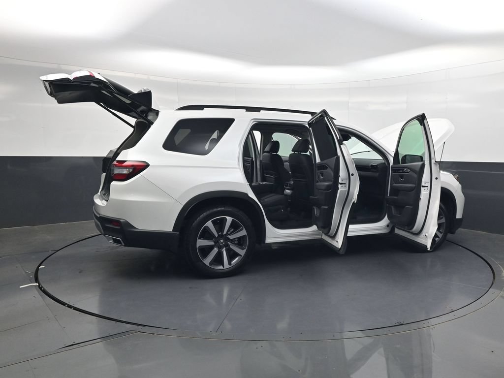 Certified 2025 Honda Pilot Touring image 40