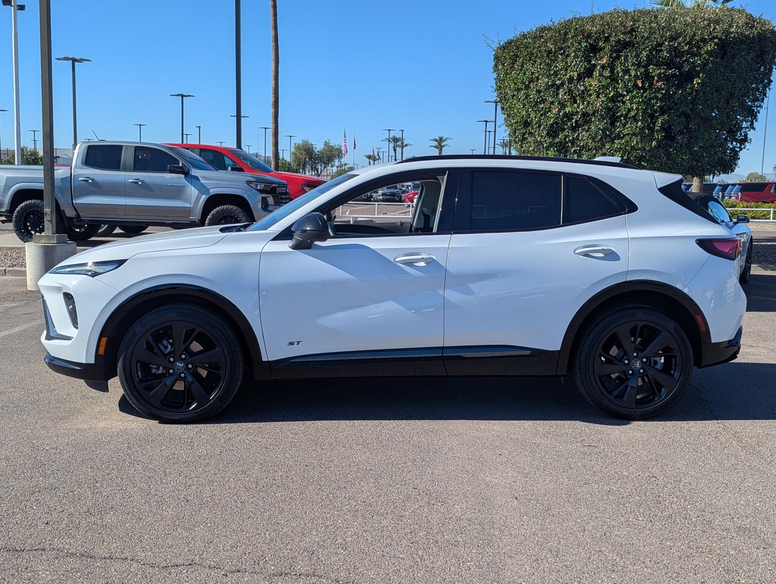 Certified 2025 Buick Envision Sport Touring image 3