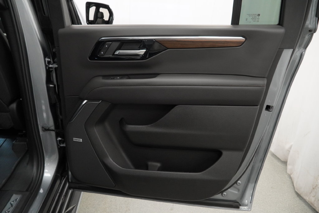 New 2026 Chevrolet Suburban High Country w/ Sun And Tow Package AWD/4WD image 28