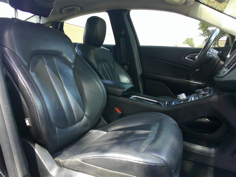 Used 2017 Chrysler 200 Limited Platinum FWD image 21