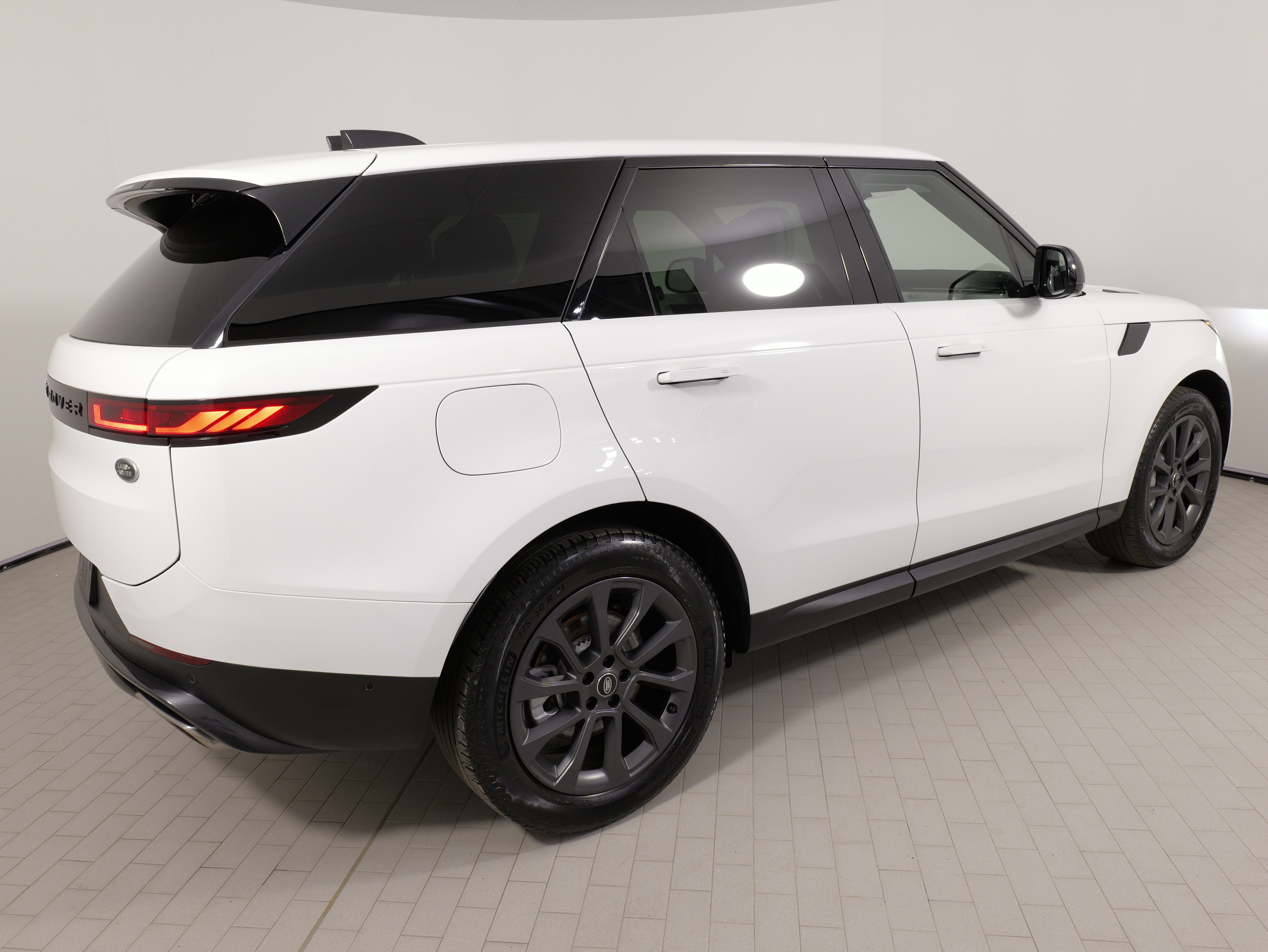 Used 2023 Land Rover Range Rover Sport SE image 11