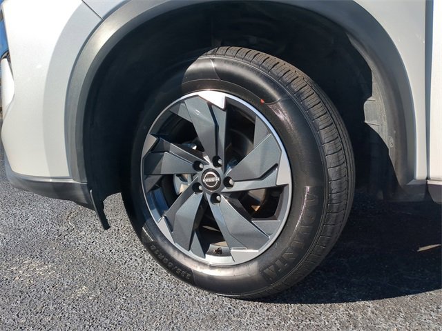 Used 2024 Nissan Rogue SV image 35