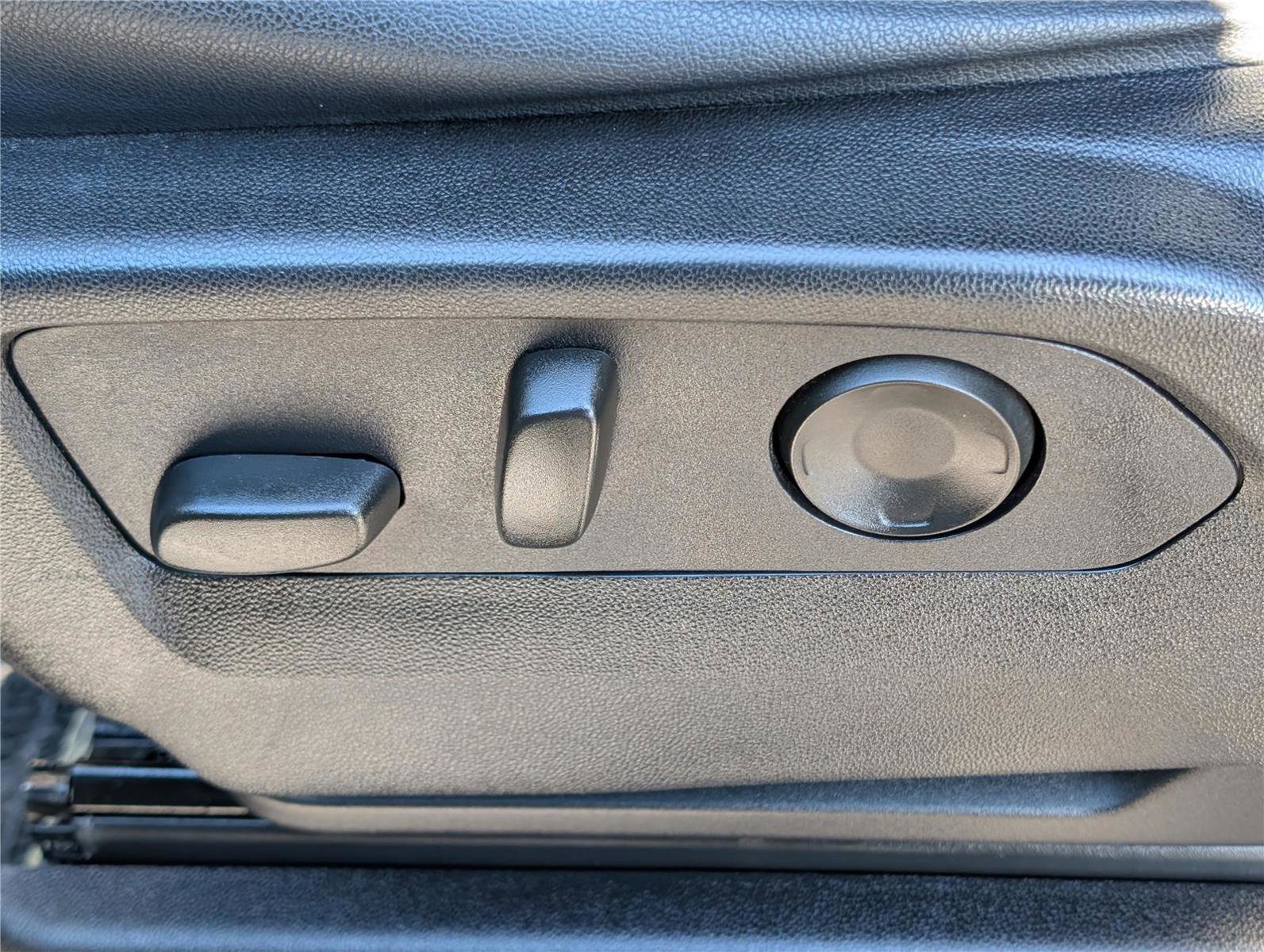 Used 2024 GMC Yukon SLT image 23