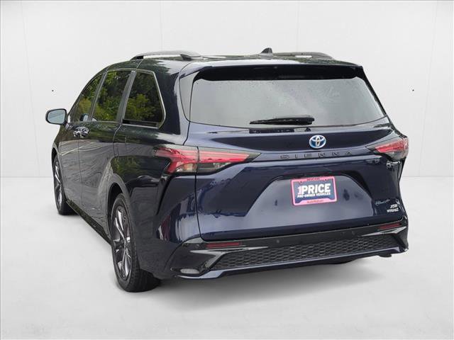 Certified 2022 Toyota Sienna XSE image 7