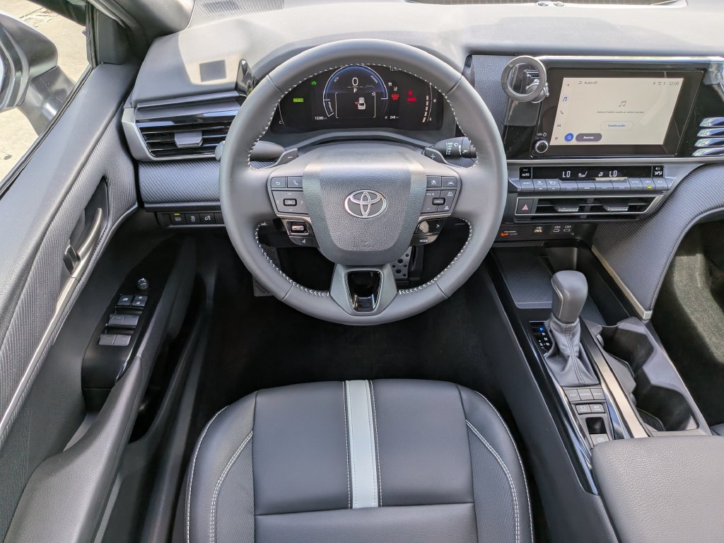 Used 2026 Toyota Camry SE FWD image 15
