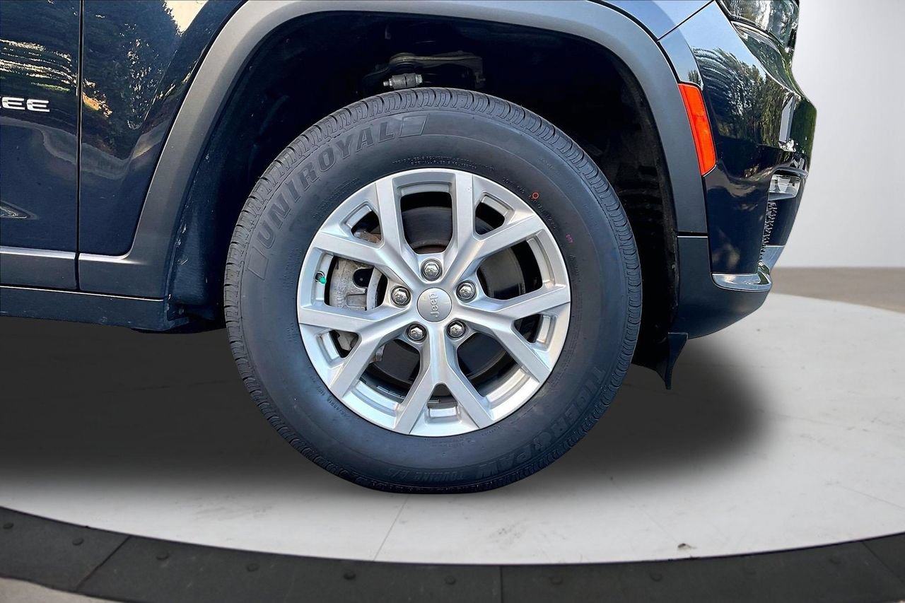 Certified 2023 Jeep Grand Cherokee L Limited AWD/4WD image 36