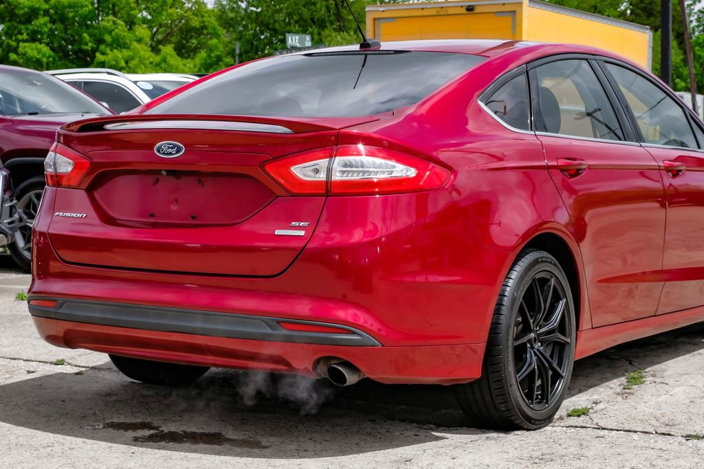 Used 2016 Ford Fusion SE FWD image 11
