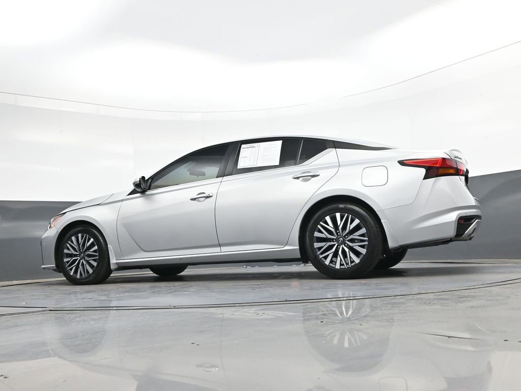 Used 2023 Nissan Altima 2.5 SV w/ SV Premium Package FWD image 42