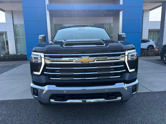 Used 2025 Chevrolet Silverado 2500 LTZ w/ LTZ Convenience Package AWD/4WD image 2