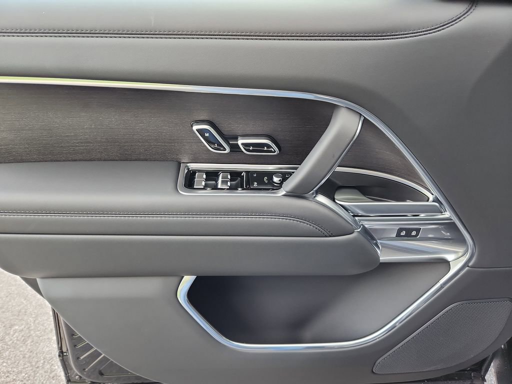 New 2025 Land Rover Range Rover SE image 24