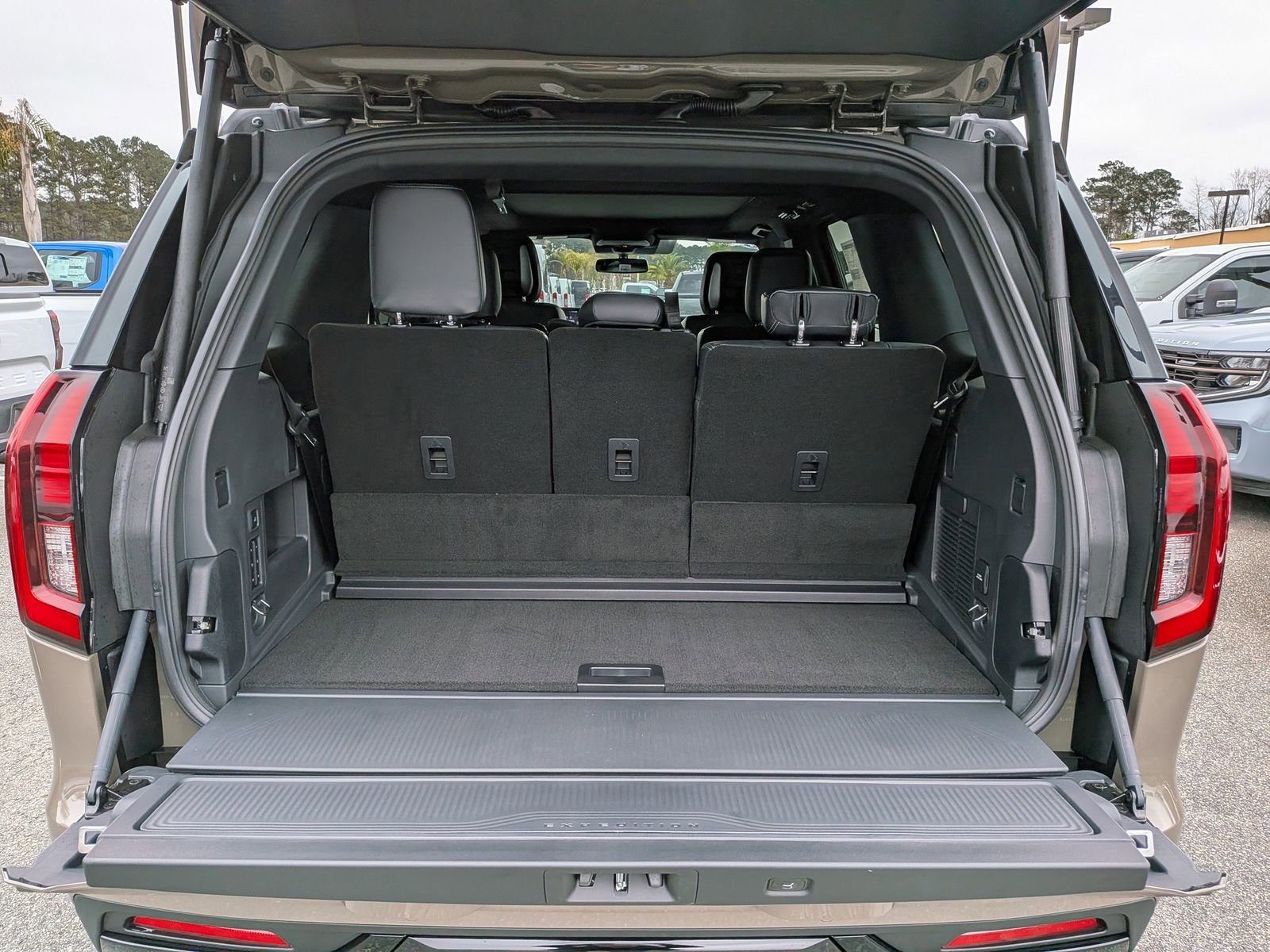 New 2026 Ford Expedition Platinum w/ Stealth Appearance Package image 14