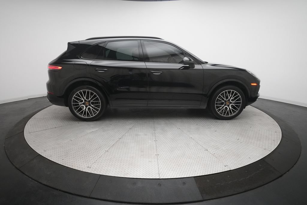 Certified 2022 Porsche Cayenne AWD/4WD image 4
