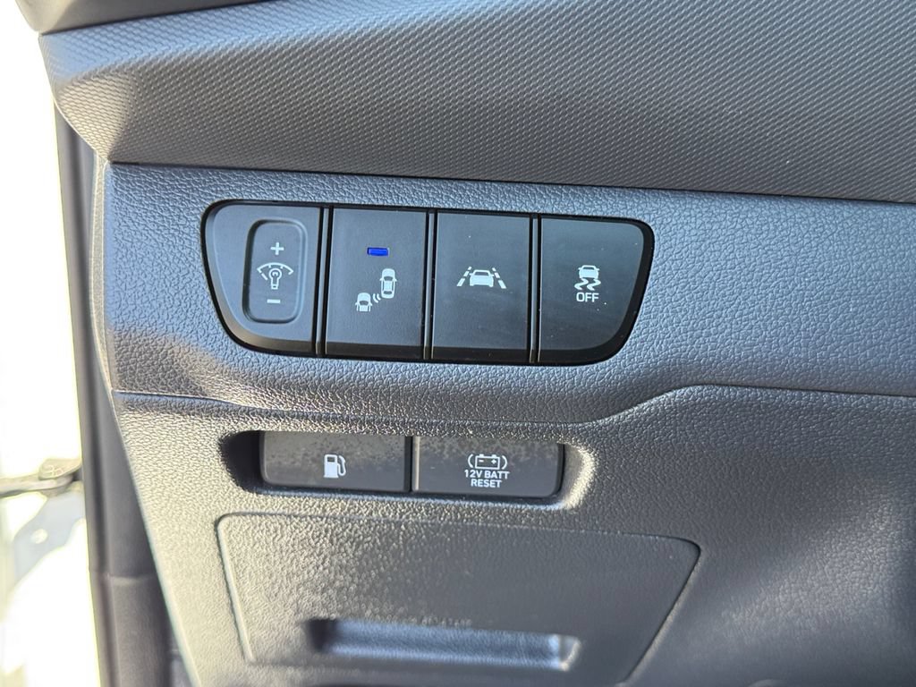 Used 2022 Hyundai Ioniq SE FWD image 20