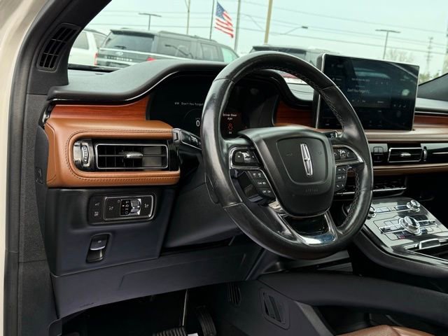 Used 2022 Lincoln Nautilus Reserve w/ Luxury Package image 13