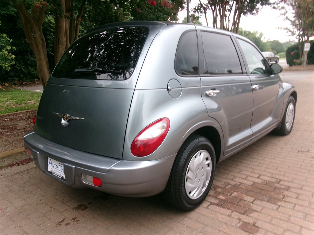 Used 2009 Chrysler PT Cruiser FWD image 5