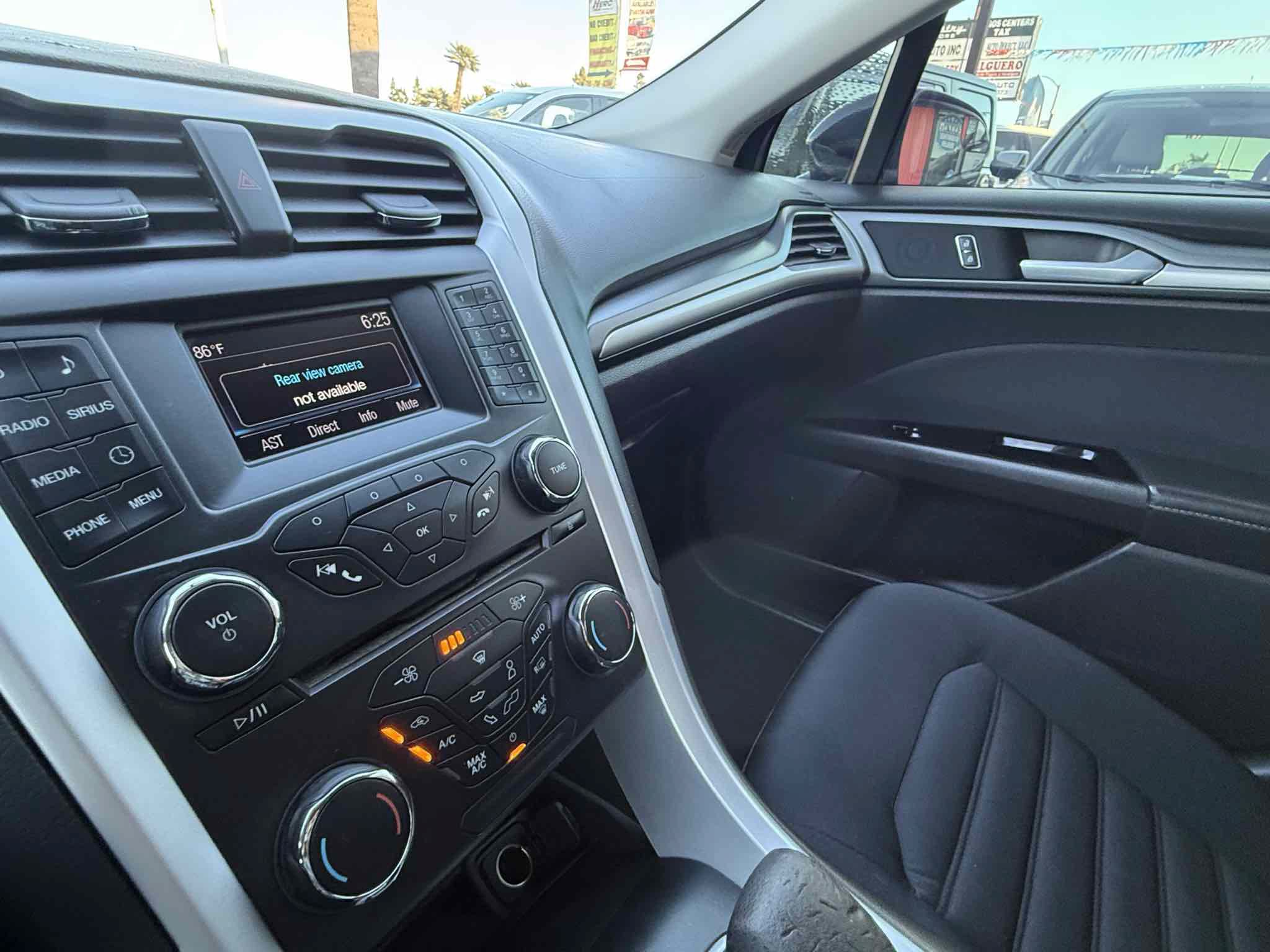 Used 2016 Ford Fusion SE FWD image 90
