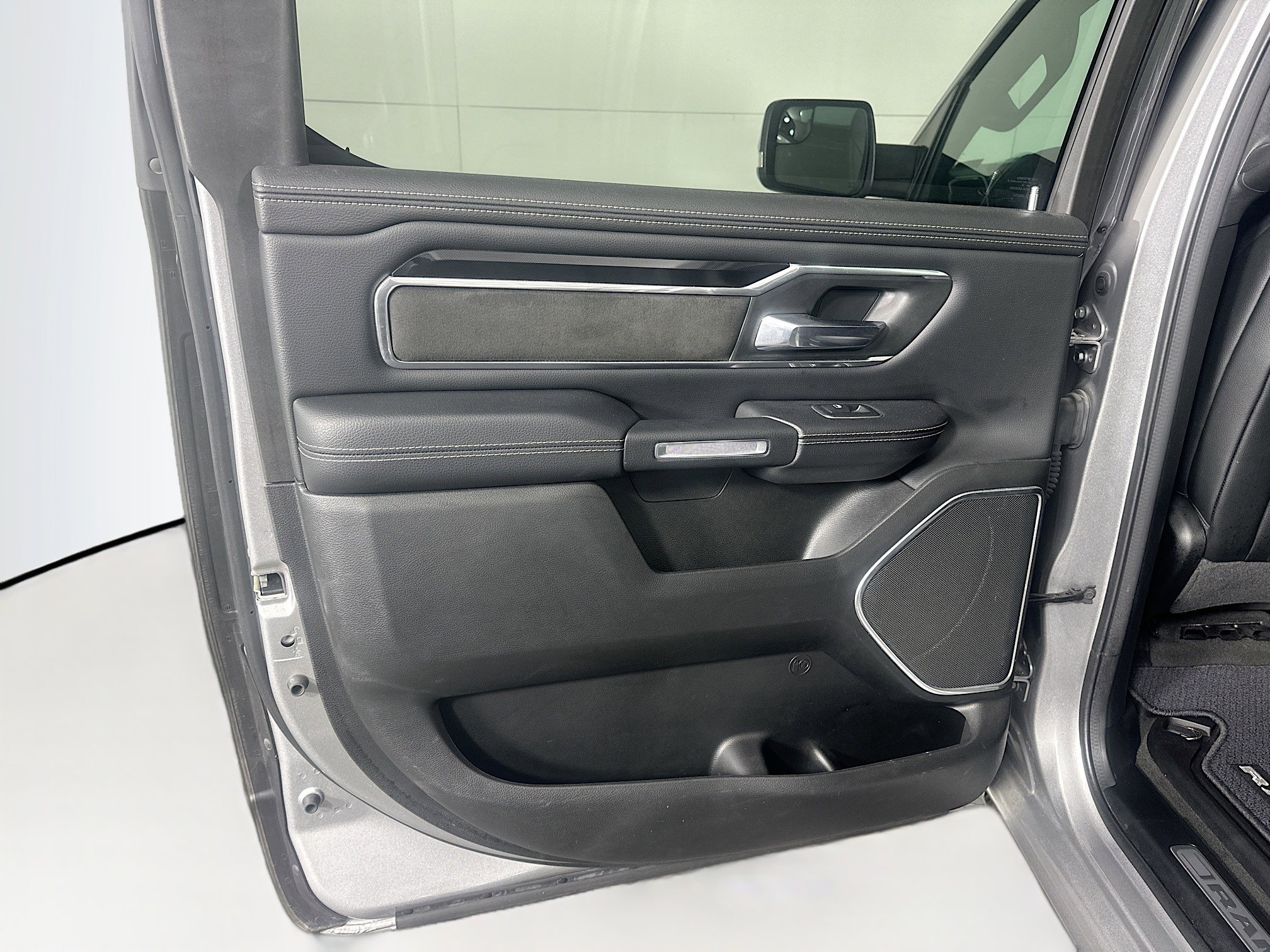 Used 2022 RAM 1500 Laramie image 27