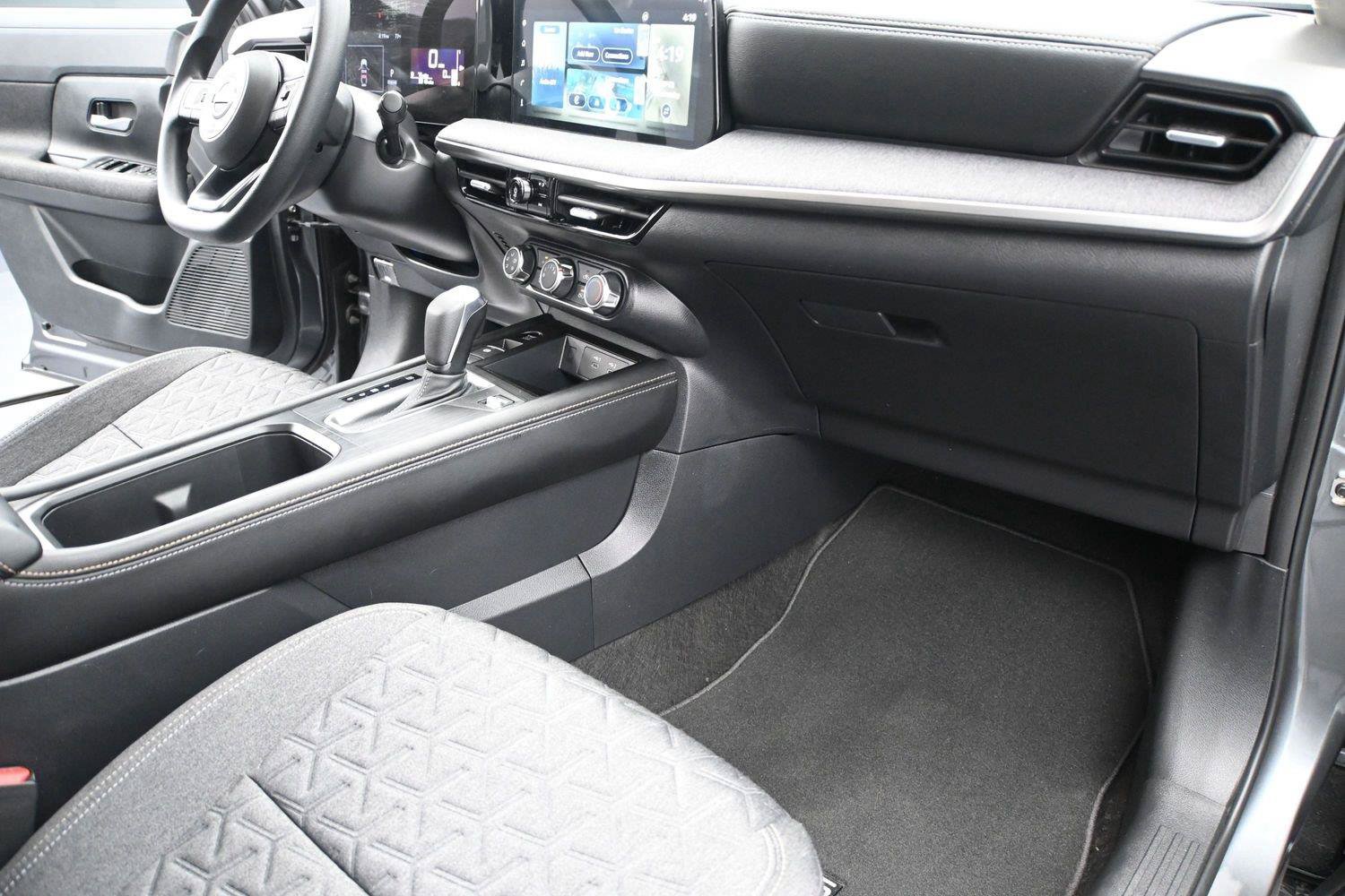Certified 2025 Nissan Kicks SV AWD/4WD image 15