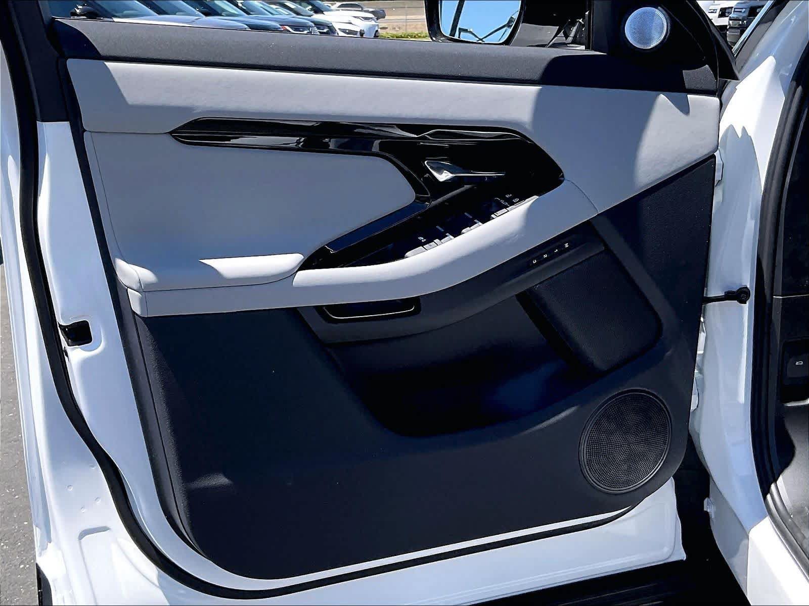 New 2026 Land Rover Range Rover Evoque Hoxton AWD/4WD image 24