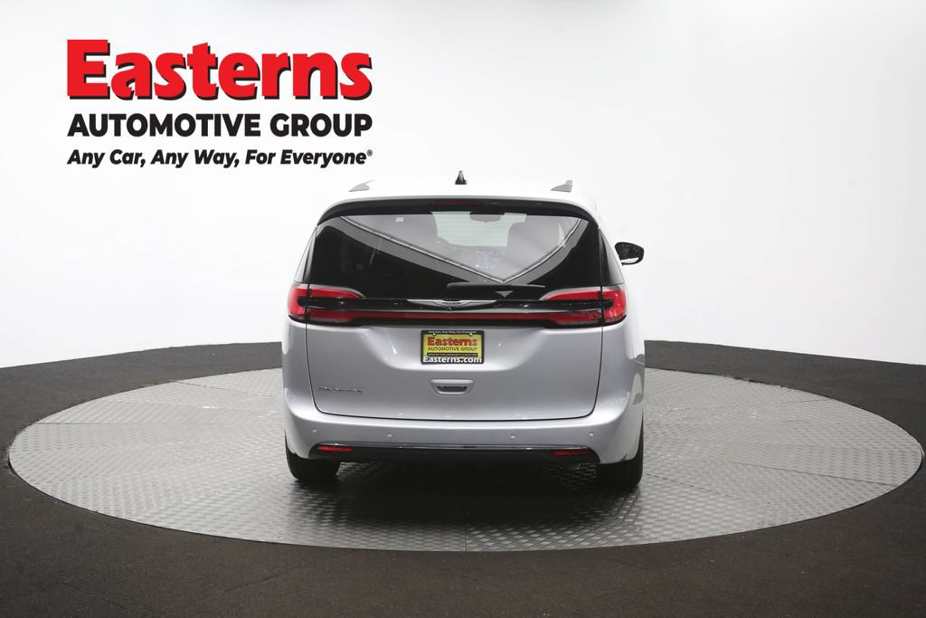 Used 2024 Chrysler Pacifica Touring-L FWD image 39