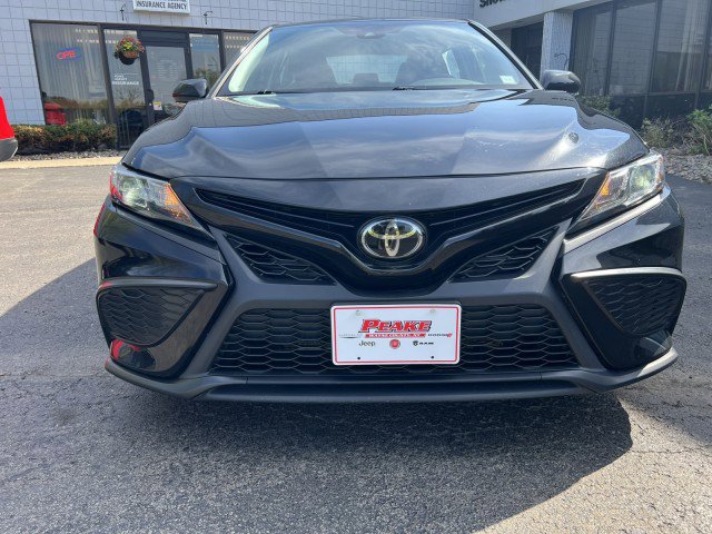 Used 2023 Toyota Camry SE image 2