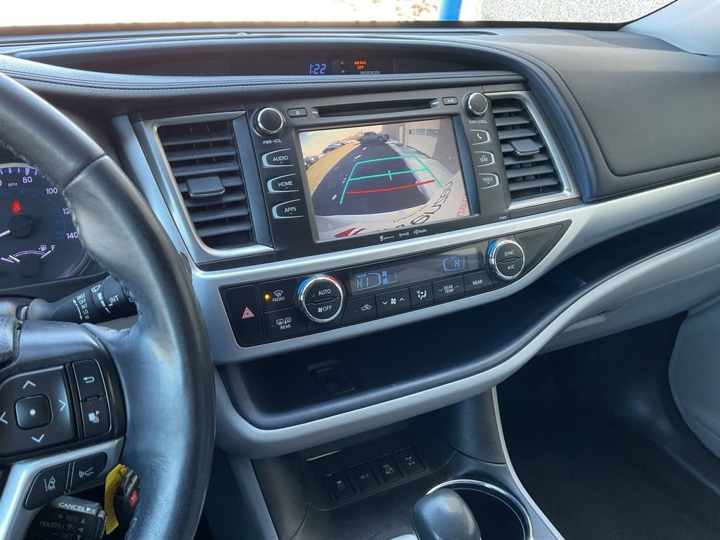 Used 2019 Toyota Highlander Plus AWD/4WD image 14