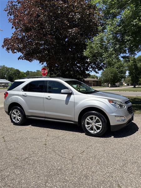 Used 2017 Chevrolet Equinox LT w/ Convenience Package AWD/4WD image 2