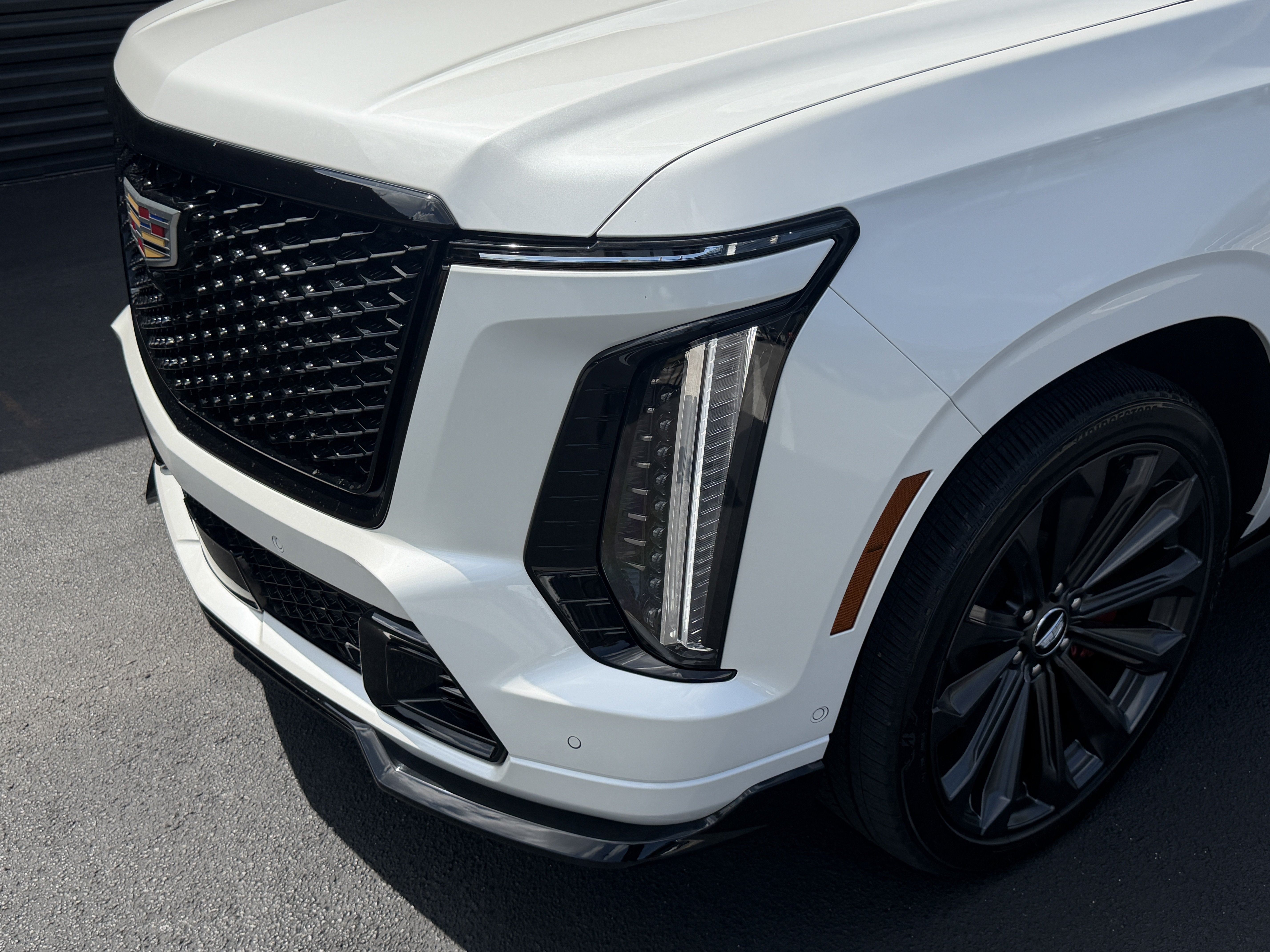 Used 2025 Cadillac Escalade V AWD/4WD image 12