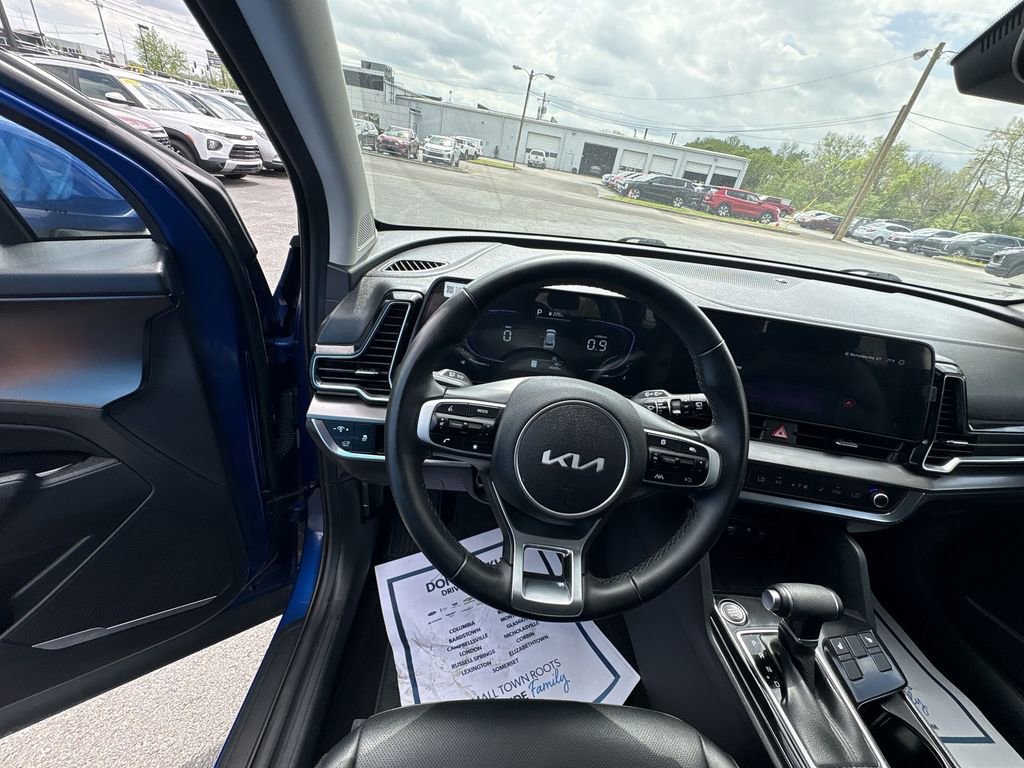 Used 2025 Kia Sportage EX w/ Premium Package FWD image 11