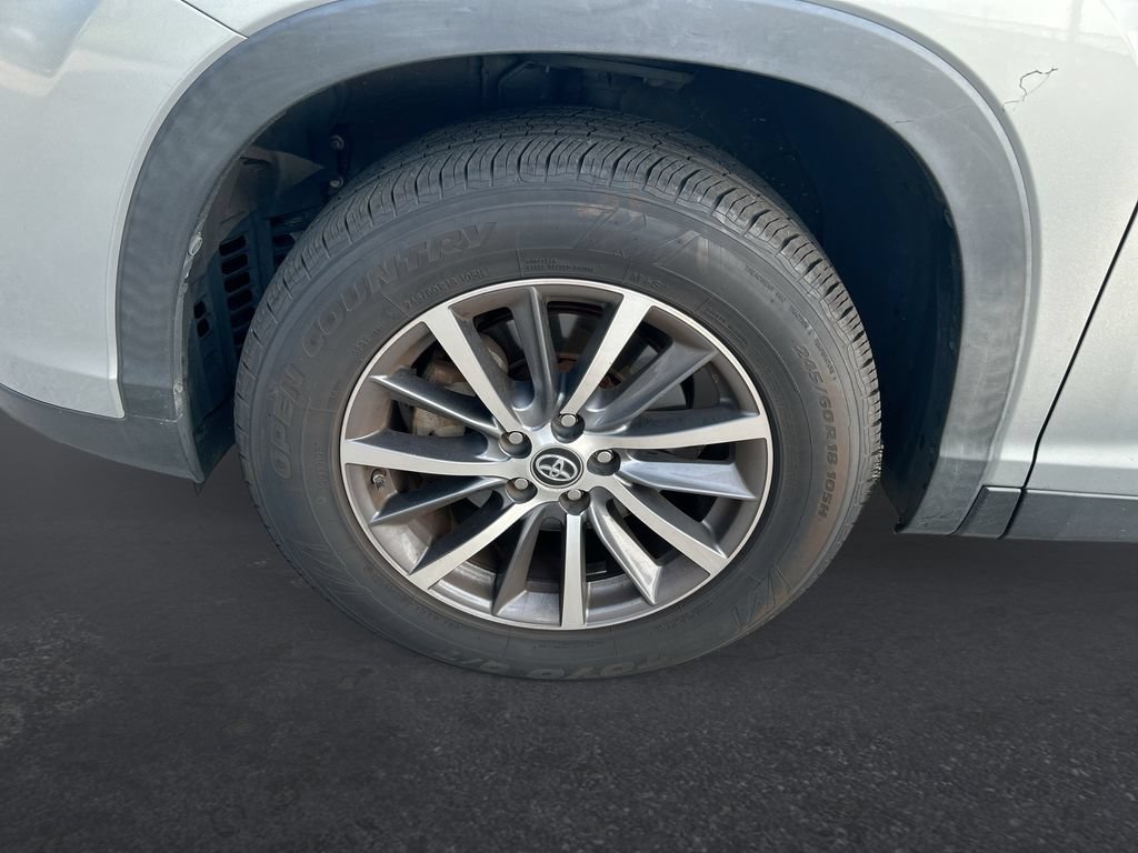 Used 2019 Toyota Highlander XLE FWD image 10