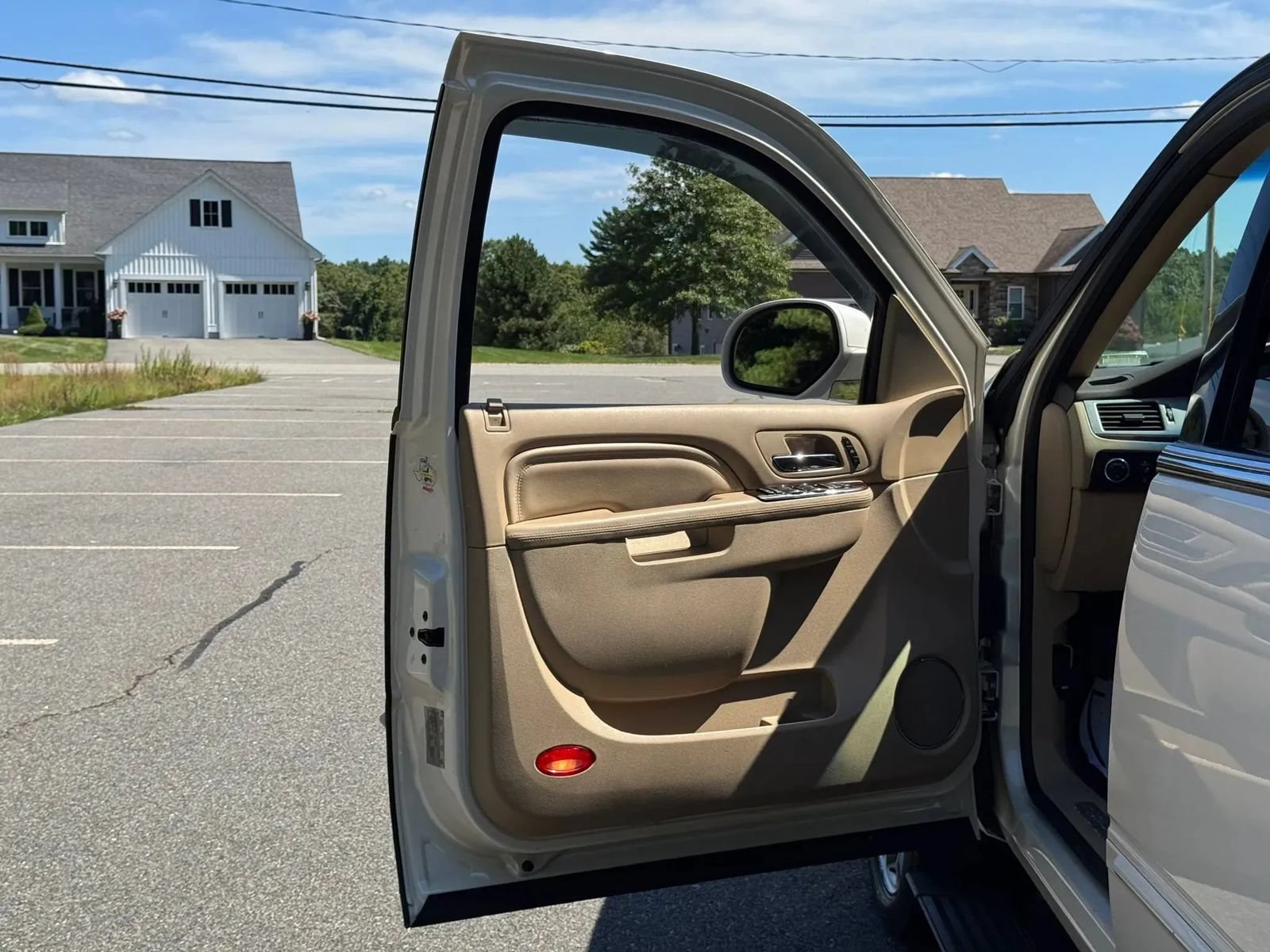 Used 2012 Cadillac Escalade Premium AWD/4WD image 11