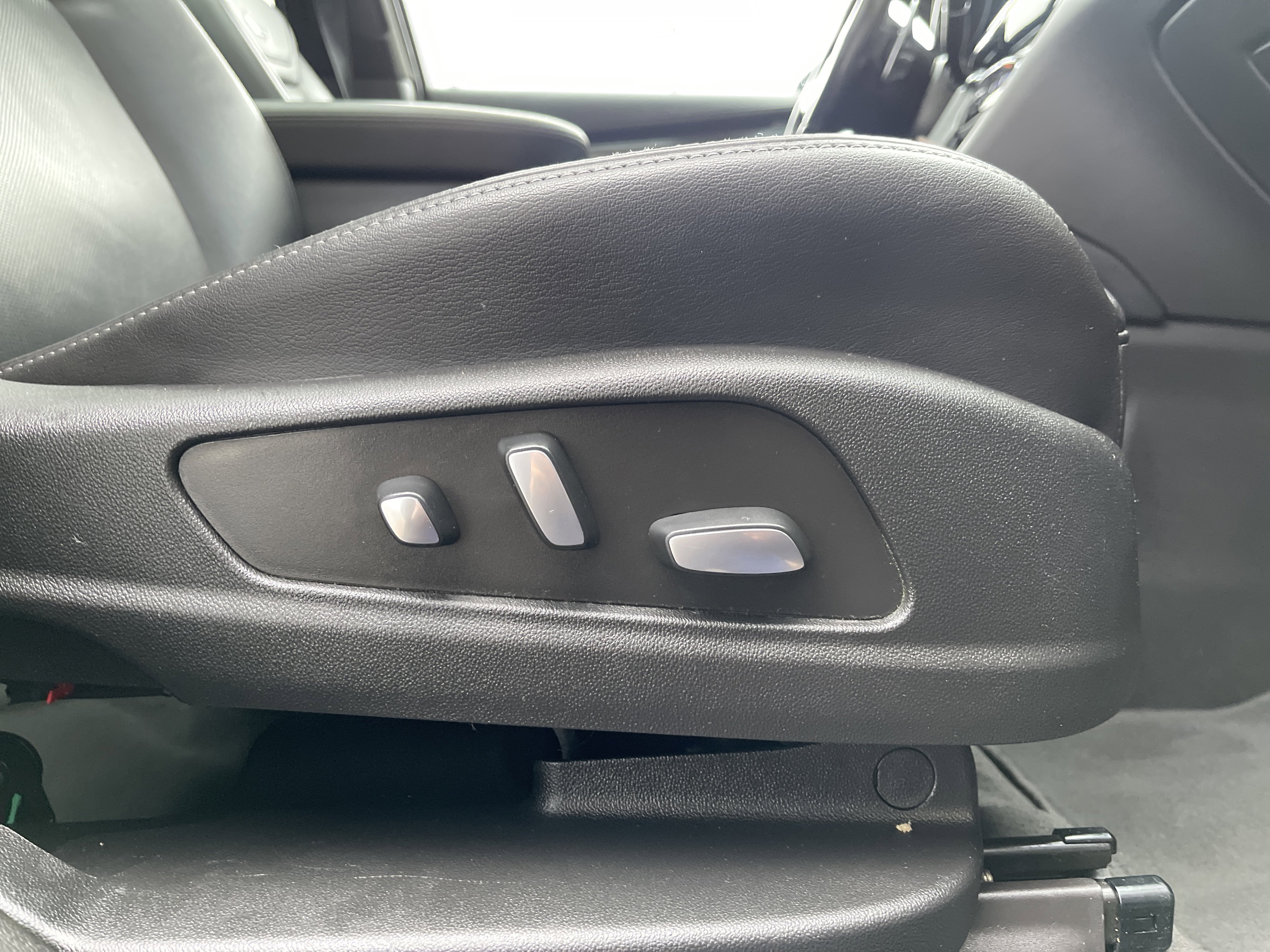 Used 2023 Cadillac XT6 Sport w/ Technology Package image 42