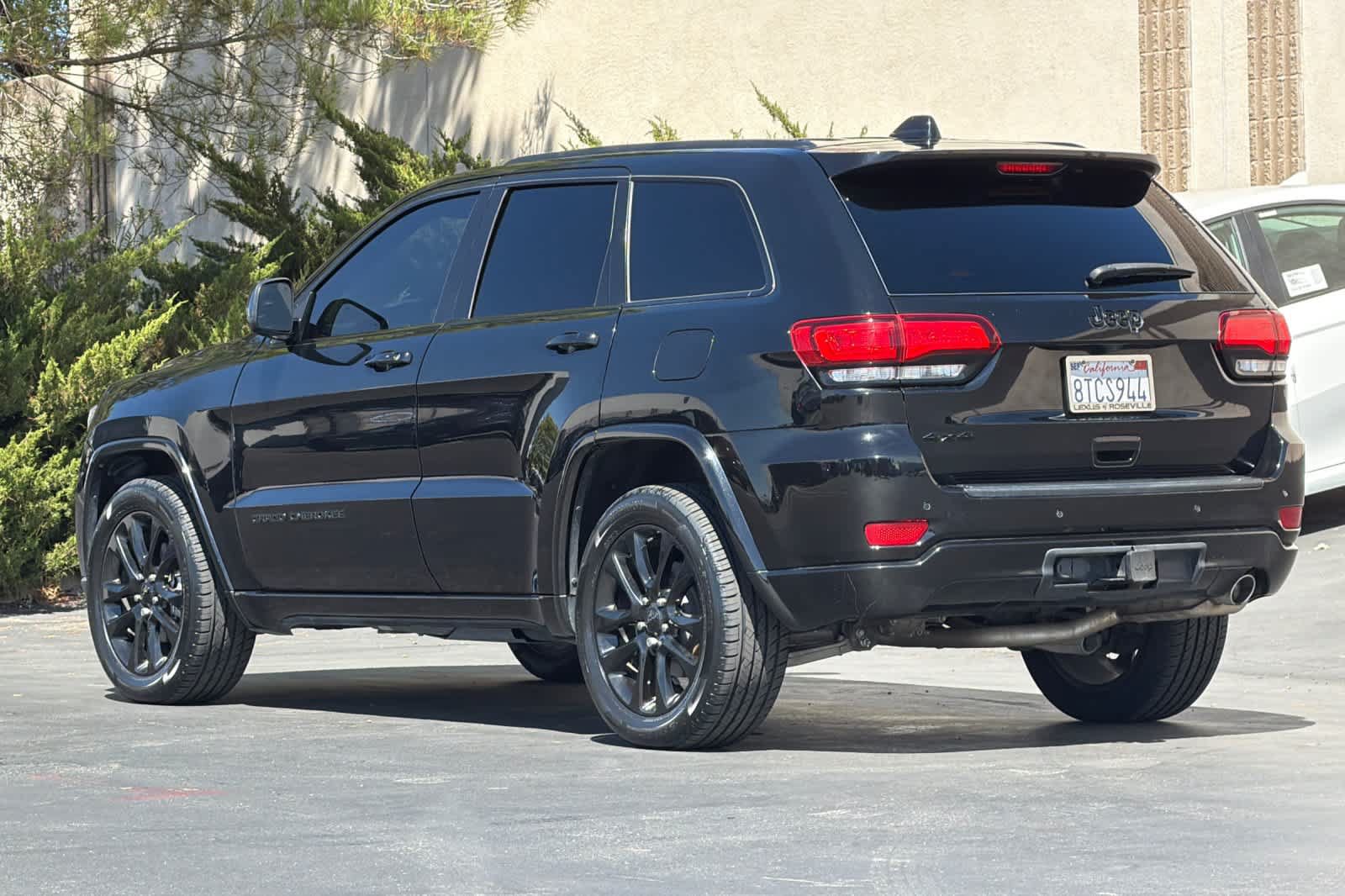 Used 2020 Jeep Grand Cherokee Altitude AWD/4WD image 7
