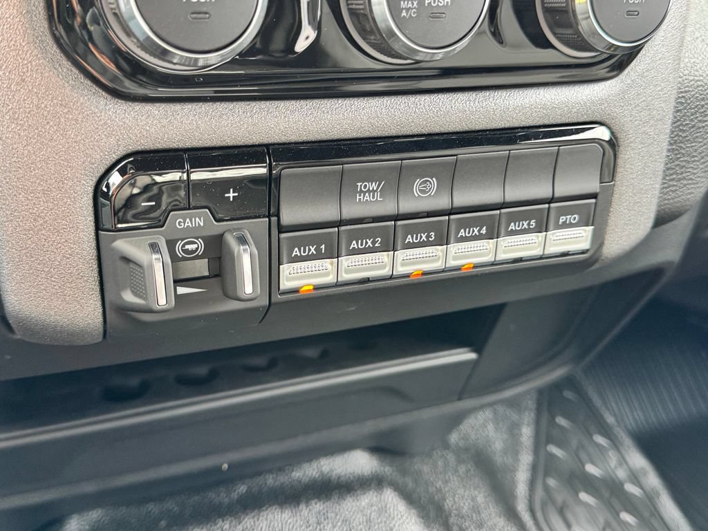 New 2026 RAM 5500 Tradesman w/ Chrome Appearance Group AWD/4WD image 18