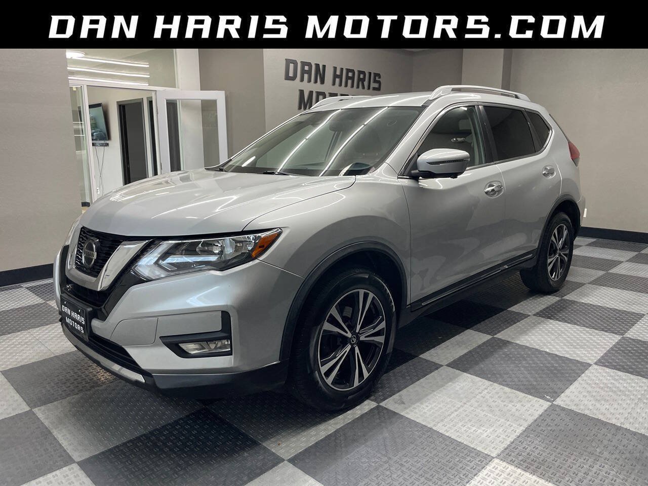 Used 2018 Nissan Rogue SL AWD/4WD image 1