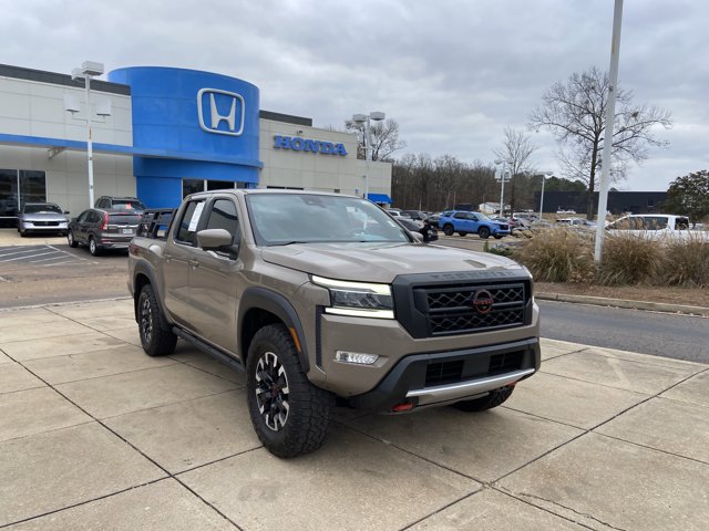 Used 2023 Nissan Frontier PRO-4X w/ Pro Convenience Package image 2