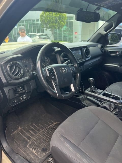 Used 2017 Toyota Tacoma TRD Sport image 4