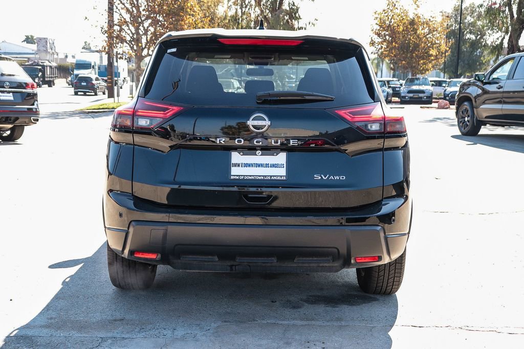 Used 2024 Nissan Rogue SV image 8