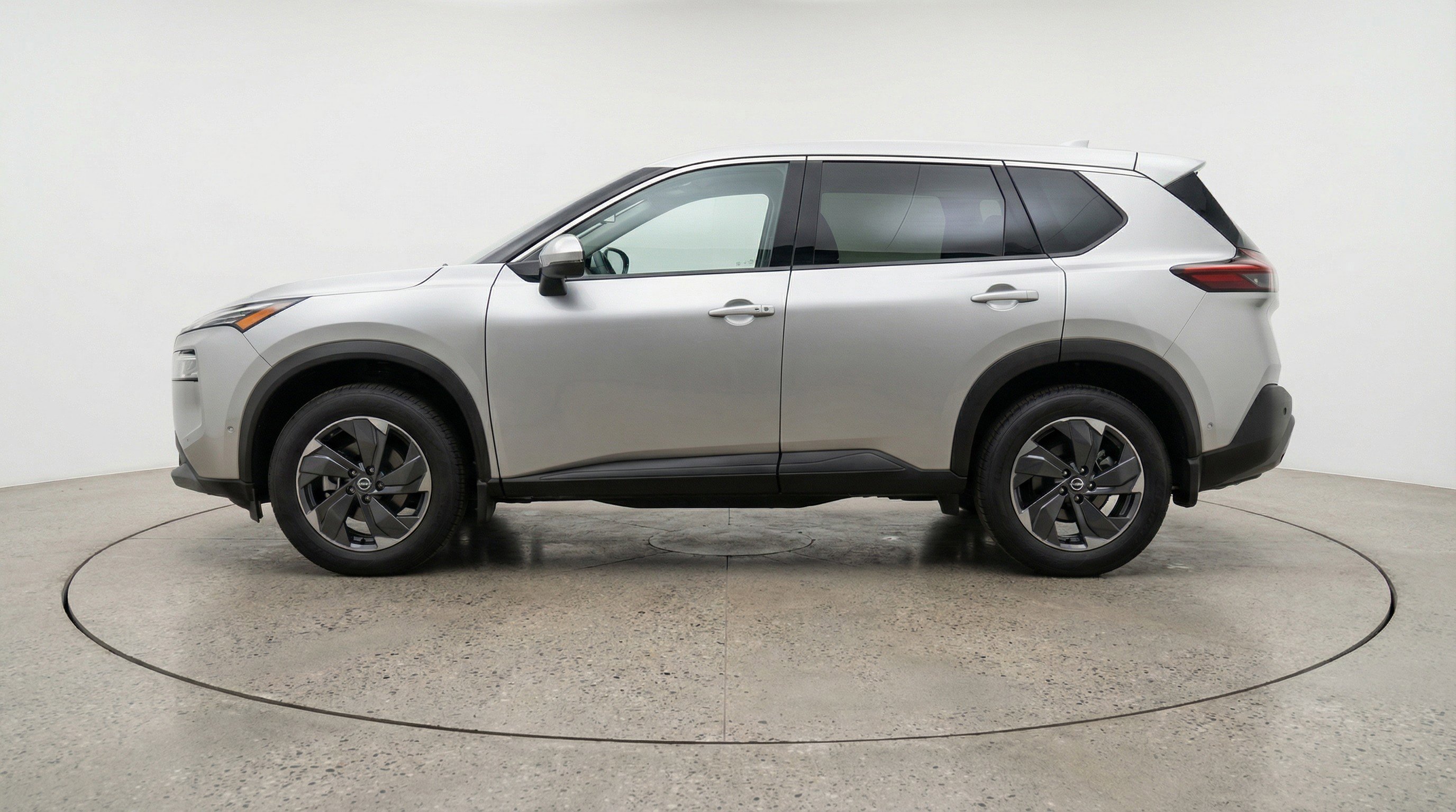 Used 2025 Nissan Rogue SV image 5