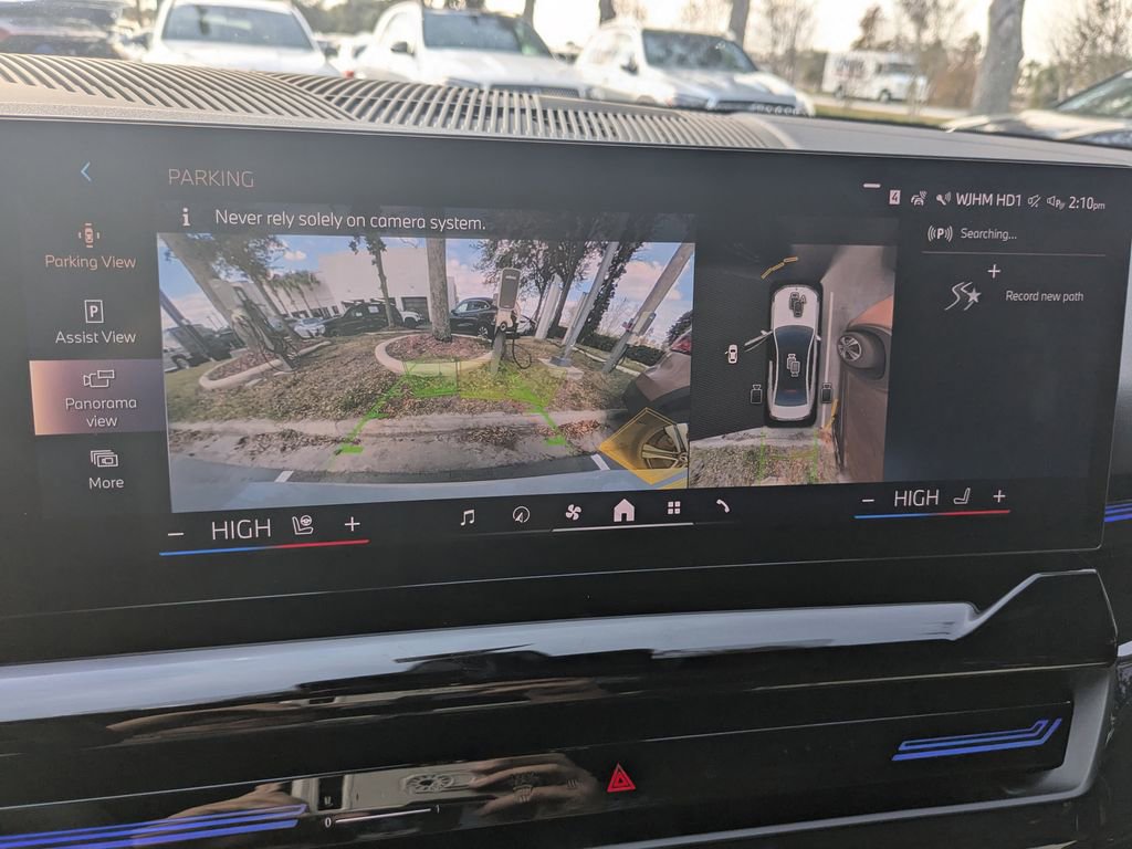 Used 2024 BMW 530i w/ Premium Package image 9