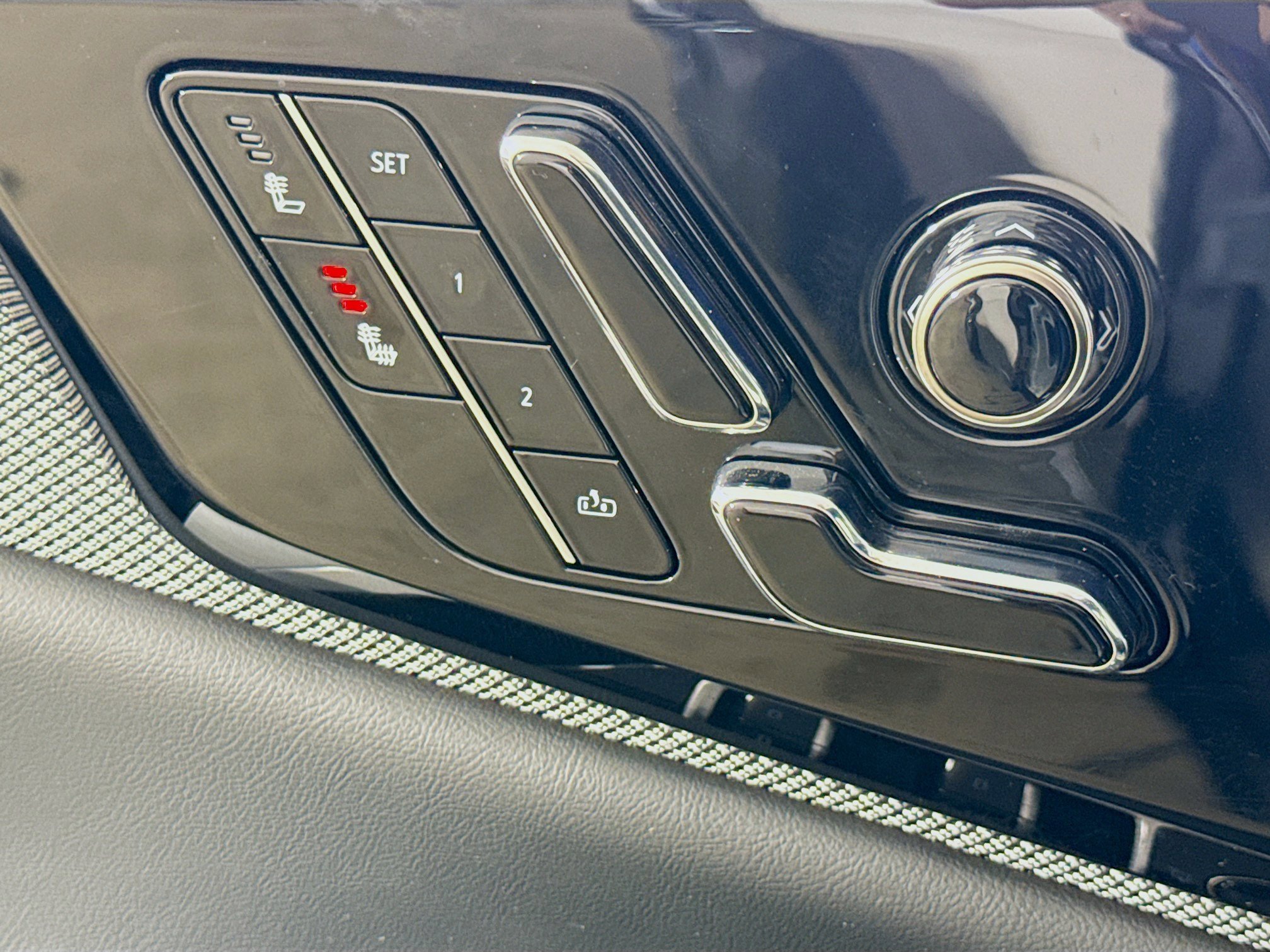 Used 2025 Cadillac Optiq Sport 1 AWD/4WD image 21