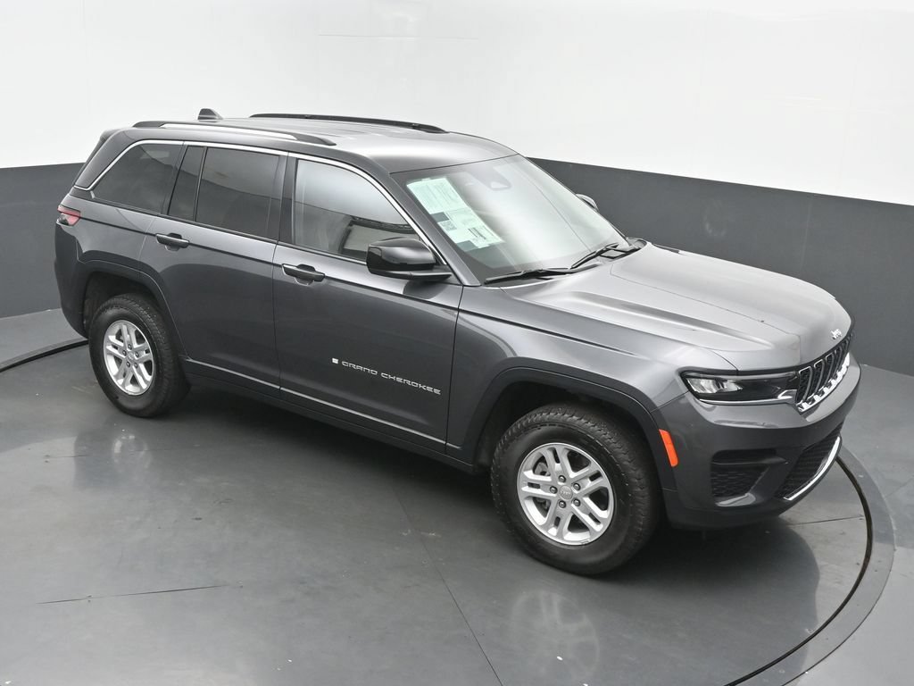 Used 2022 Jeep Grand Cherokee Laredo w/ Luxury Tech Group I AWD/4WD image 41