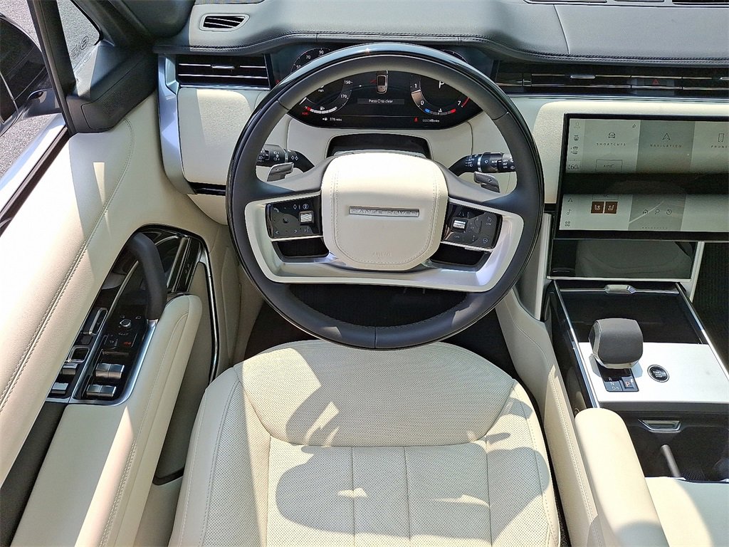 New 2025 Land Rover Range Rover SE image 9