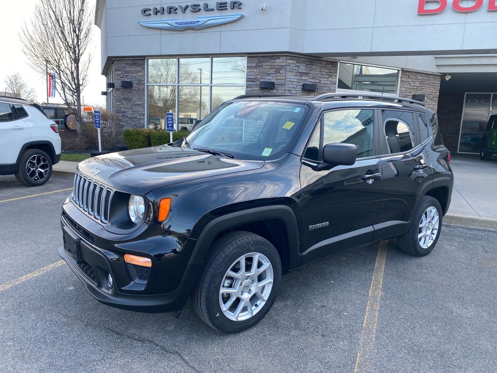 Used 2022 Jeep Renegade Latitude w/ Sun/Sound Group image 3
